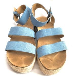 Universal Thread blue platform sandals